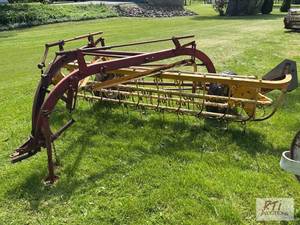 lot 141 image: New Holland 56�hay rake. Operational conditi...