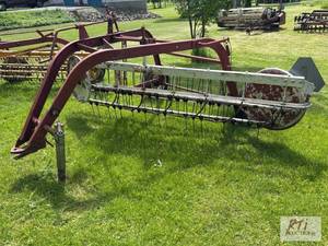 lot 142 image: International 16�hay rake. SN16U-111. Operat...