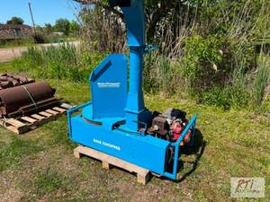 lot 148 image: Bale chopper. Honda gas-powered unit. Runs an...