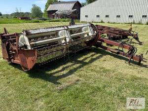 lot 160 image: International Harvester 990 mower conditioner...