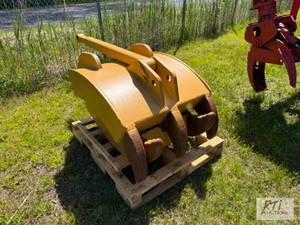 lot 182 image: Clam Bucket. 3ft wide, 3ft long. 3in pin.&nbs...