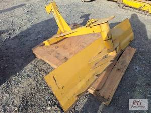 lot 194 image: Countyline 5ft 3pt angle blade. Located in Sy...