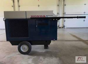 lot 215 image: Honda EX5500 generator. 5500 watt output, sup...