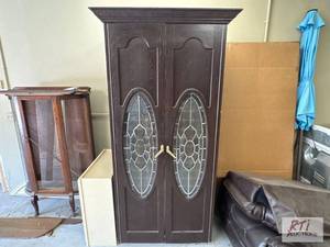 lot 259 image: Vinotemp wine cooler. Large cabinet style uni...