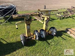 lot 313 image: (2) Tractor trailer stands. 1 works good. 1 i...