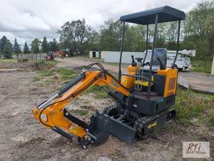 lot 7 image: Future FT15 mini excavator, 16in digging buck...