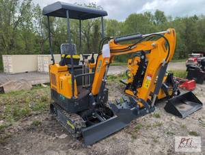 lot 10 image: Future FT15 mini excavator, 16in digging buck...