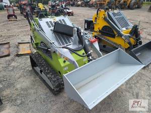 lot 13 image: ATS T460 mini tracked skid loader, 44in GP bu...