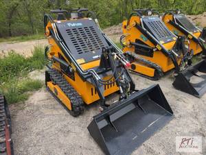 lot 25 image: Future FT360T mini tracked skid loader, 42in ...