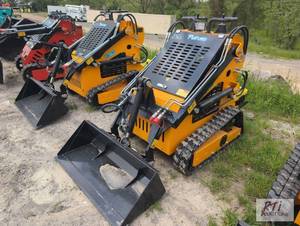 lot 28 image: Future FT360T mini tracked skid loader, 42in ...