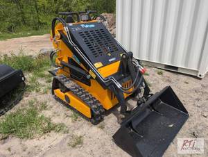 lot 34 image: Future FT360T mini tracked skid loader, 42in ...