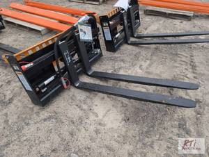 lot 36 image: Wolverine hydraulic adjustable pallet forks w...