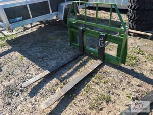lot 61 image: Kivel John Deere pallet forks with 42in tines...