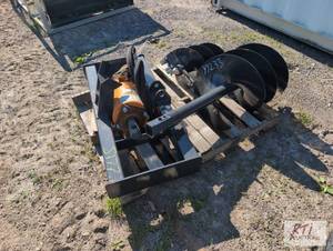 lot 81 image: Wolverine hydraulic post hole digger with 12i...