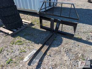 lot 88 image: Kivel 3500lb pallet forks for skid loader wit...