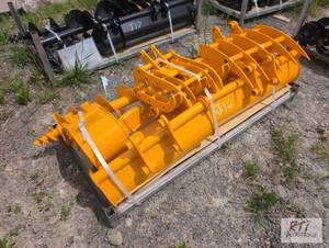 lot 102 image: Future mini excavator attachment kit with 32i...