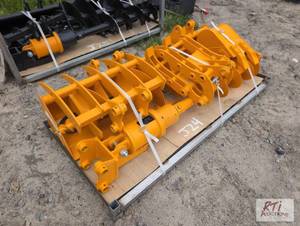 lot 103 image: Future mini excavator attachment kit with 32i...