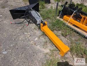 lot 111 image: Hydraulic extendable boom for skid loader. M...