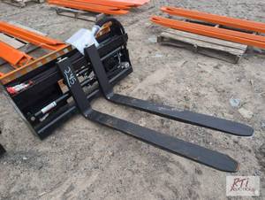 lot 117 image: Wolverine hydraulic adjustable pallet forks w...