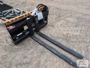 lot 118 image: Wolverine hydraulic adjustable pallet forks w...