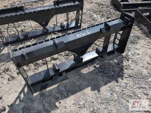lot 124 image: Skid loader carriage for forks, bale spear or...