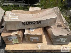 lot 9 image: Waterloo- (4) Kubota&nbsplevel rod indicator...
