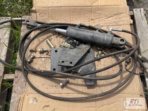 lot 13 image: Waterloo- New Holland hydraulic swing tongue