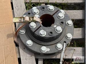 lot 14 image: Waterloo- 10 bolt wedge lok hub, 110989B...