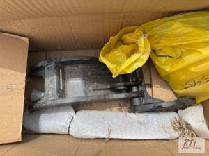 lot 46 image: Waterloo- Kubota hydraulic thumb kit K7545A...