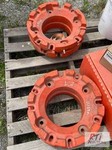 lot 47 image: Waterloo- (4) Kubota wheel weights...