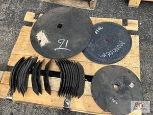 lot 91 image: Batavia- Miscellaneous tillage parts (7) Coul...