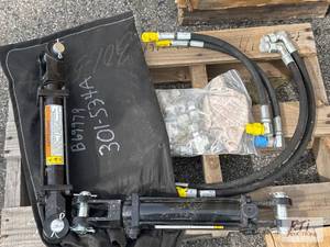 lot 92 image: Batavia- Land Pride 301-534A Hydraulic swing ...