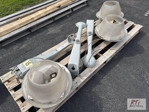 lot 102 image: Batavia- Outside lights...