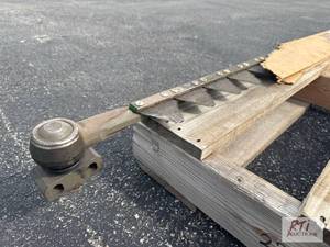 lot 104 image: Batavia- Cutter bar for a New Holland 740CF...