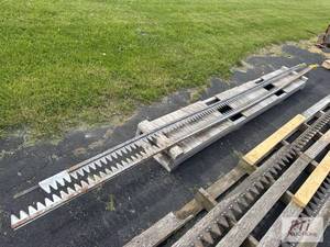 lot 109 image: Batavia- New Holland 30ft cutter bar for 72c ...