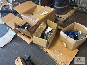 lot 129 image: Batavia- Planter harnesses, mostly Kinze...