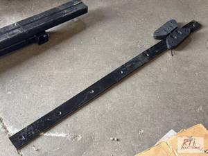 lot 193 image: Batavia- Skid shoe and cut edge for a 50in Ku...