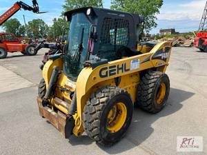 lot 7 image: Gehl V400 skid loader, 2 speed, hig...