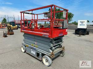 lot 8 image: SkyJack 4632 electric scissors lift...