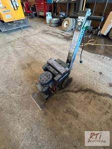 lot 15 image: 2019 National Floor Stripper model ...