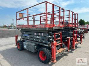 lot 29 image: Skyjack SJ7135RT rough terrain scis...