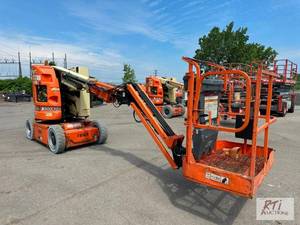 lot 31 image: JLG E300AJP electric articulated bo...
