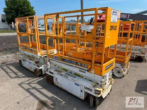 lot 36 image: (2) Hy-Brid PS-1430 electric scisso...