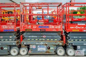 lot 43 image: Skyjack 3219 electric scissors lift...