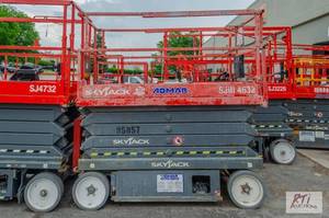 lot 44 image: Skyjack 4632 electric scissors lift...