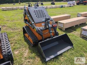 lot 18 image: LandHonor T460 track skid loader, 4...