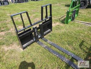 lot 110 image: Kivel 4200lb pallet forks with step...