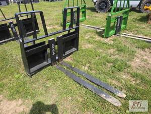 lot 111 image: Kivel 4200lb pallet forks with step...