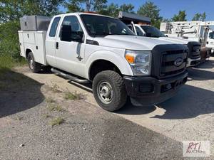 lot 3 image: 2016 Ford F250 utility truck. VI...
