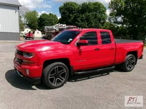 lot 4 image: 2018 Chevy Silverado 4 door pickup....
